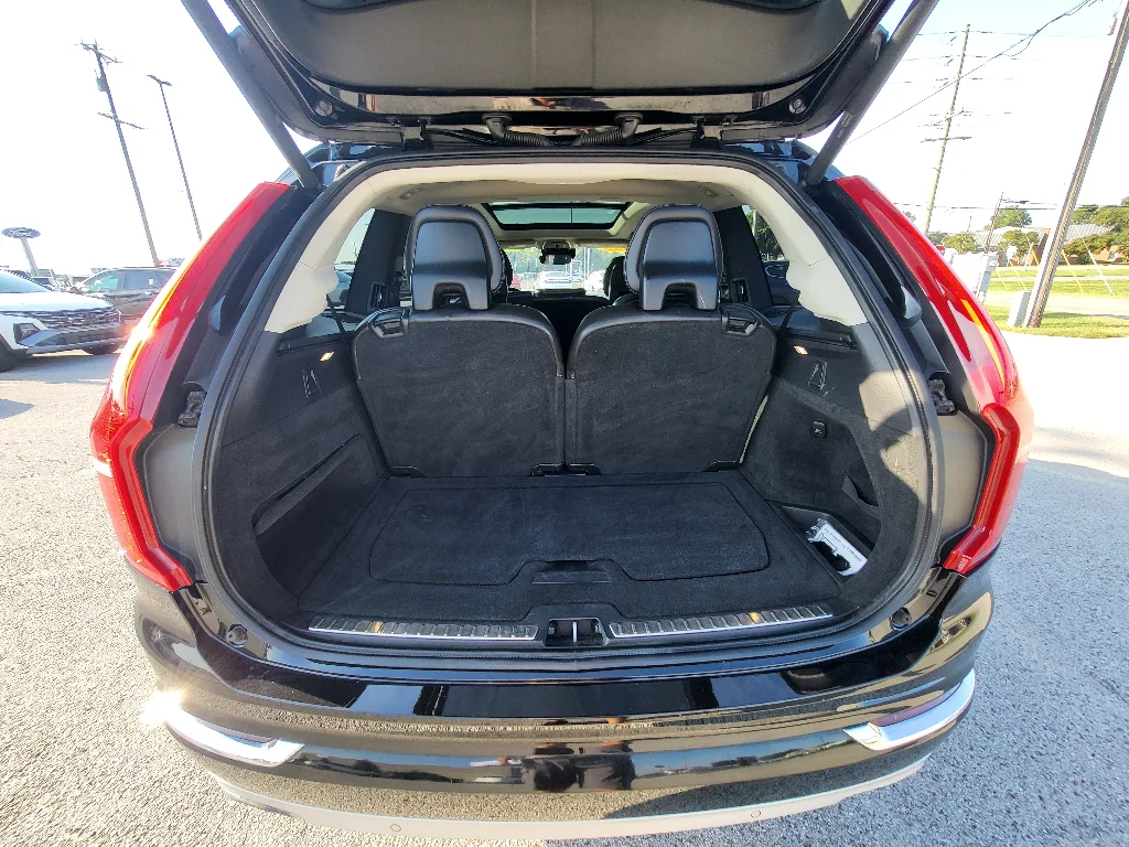 Used 2016 Onyx Black Metallic Volvo T6 Inscription image 24