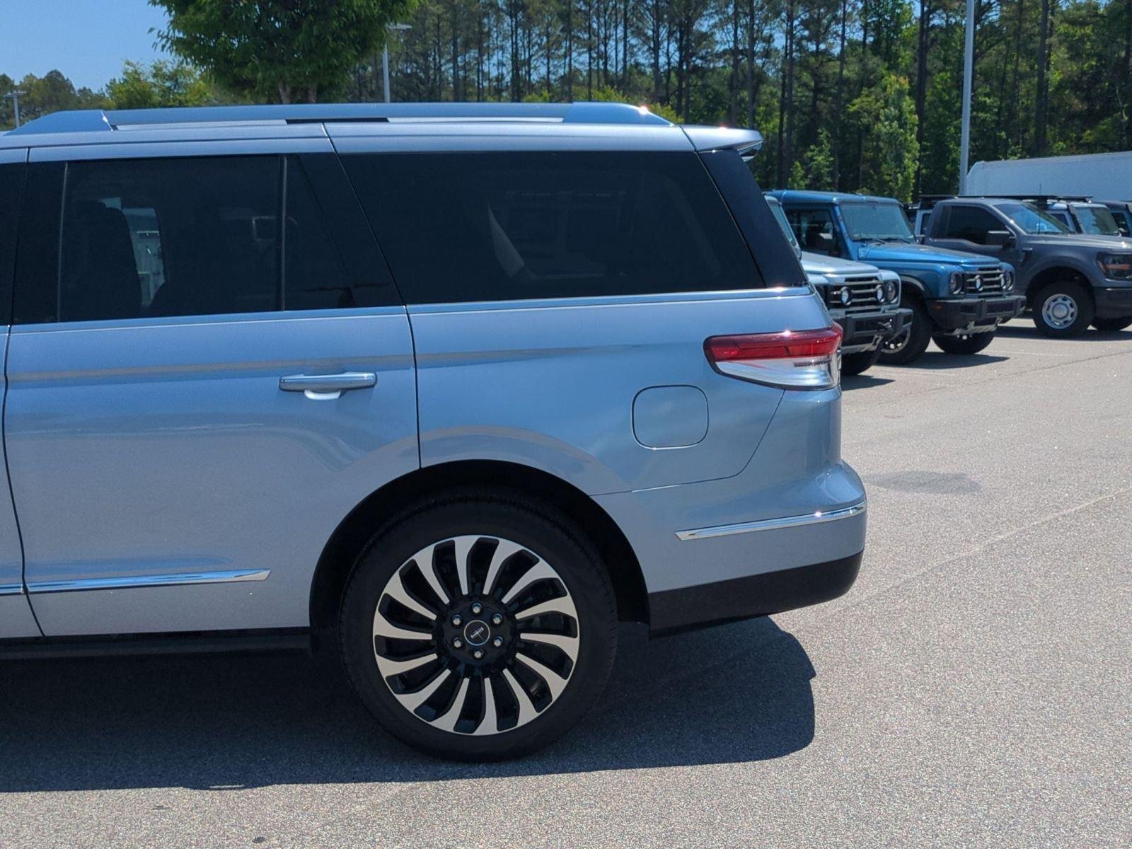 Used 2022 Chroma Crystal Blue Metallic Premium Colorant Lincoln Black Label image 11