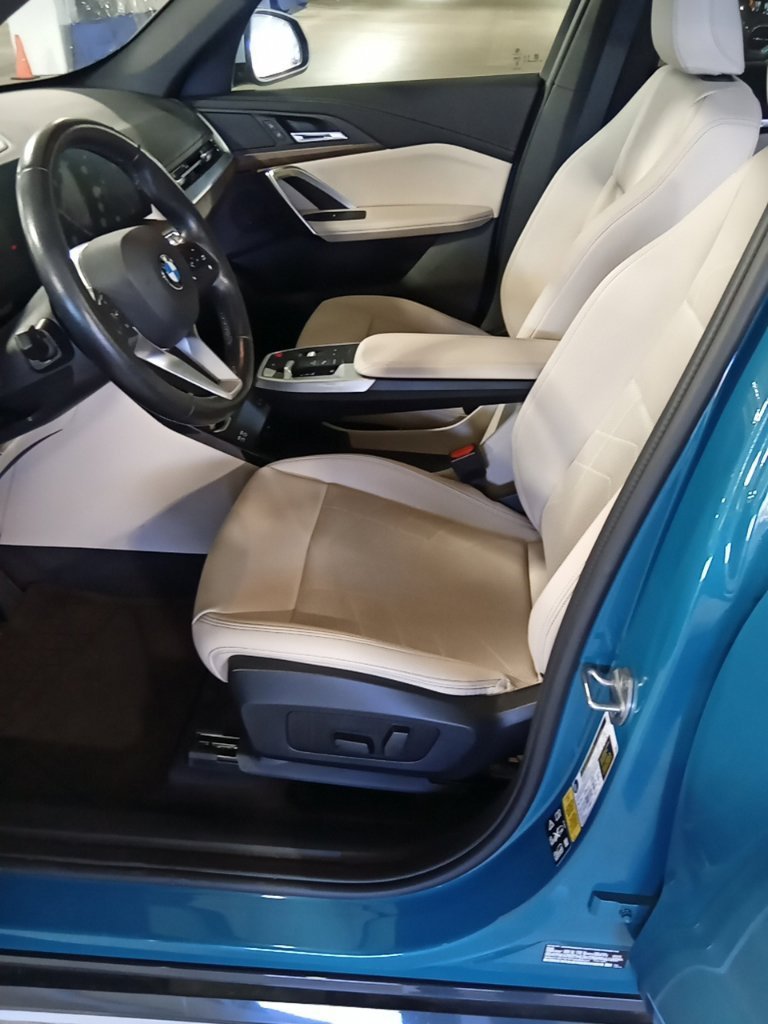 Used 2023 Blue Bay Lagoon Metallic BMW xDrive28i image 9