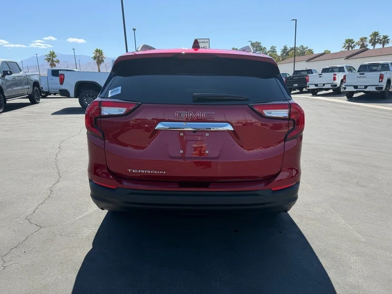 Used 2024 Volcanic Red Tintcoat GMC SLE image 4