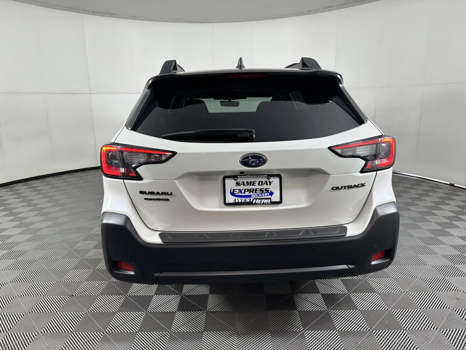 Used 2025 Crystal White Pearl Subaru Onyx Edition image 5