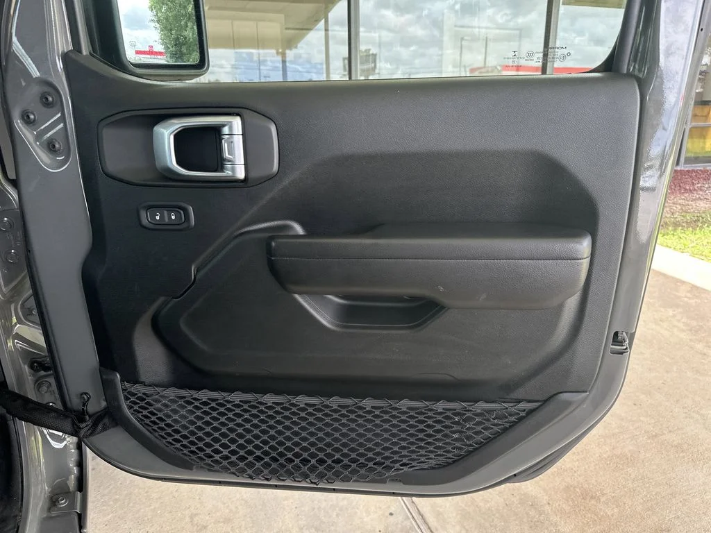 Used 2020 Gray Jeep Unlimited Sport Altitude image 34