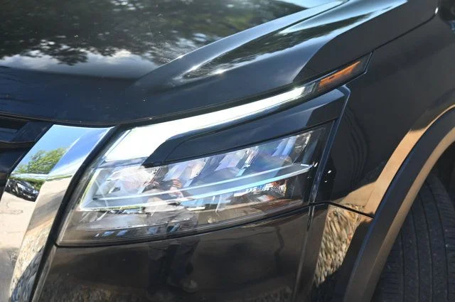 Certified Used 2022 Black Nissan Platinum image 5