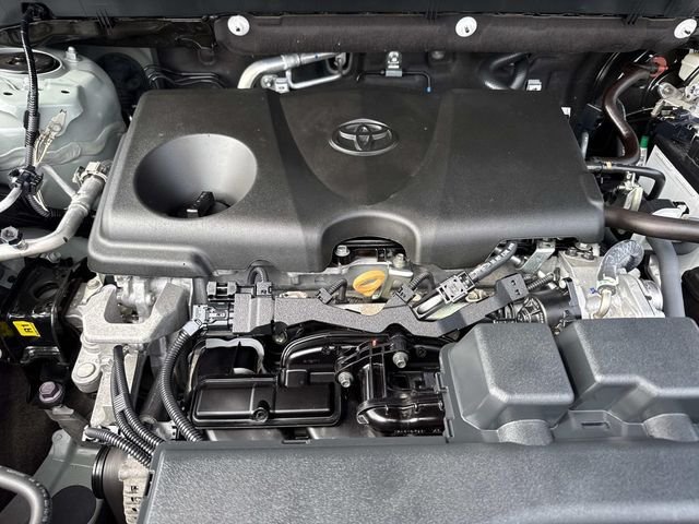 Used 2023  Toyota XLE image 13