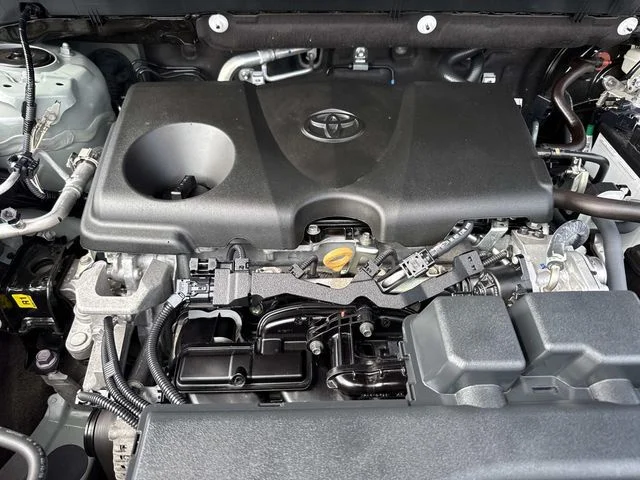 Used 2023  Toyota XLE image 13