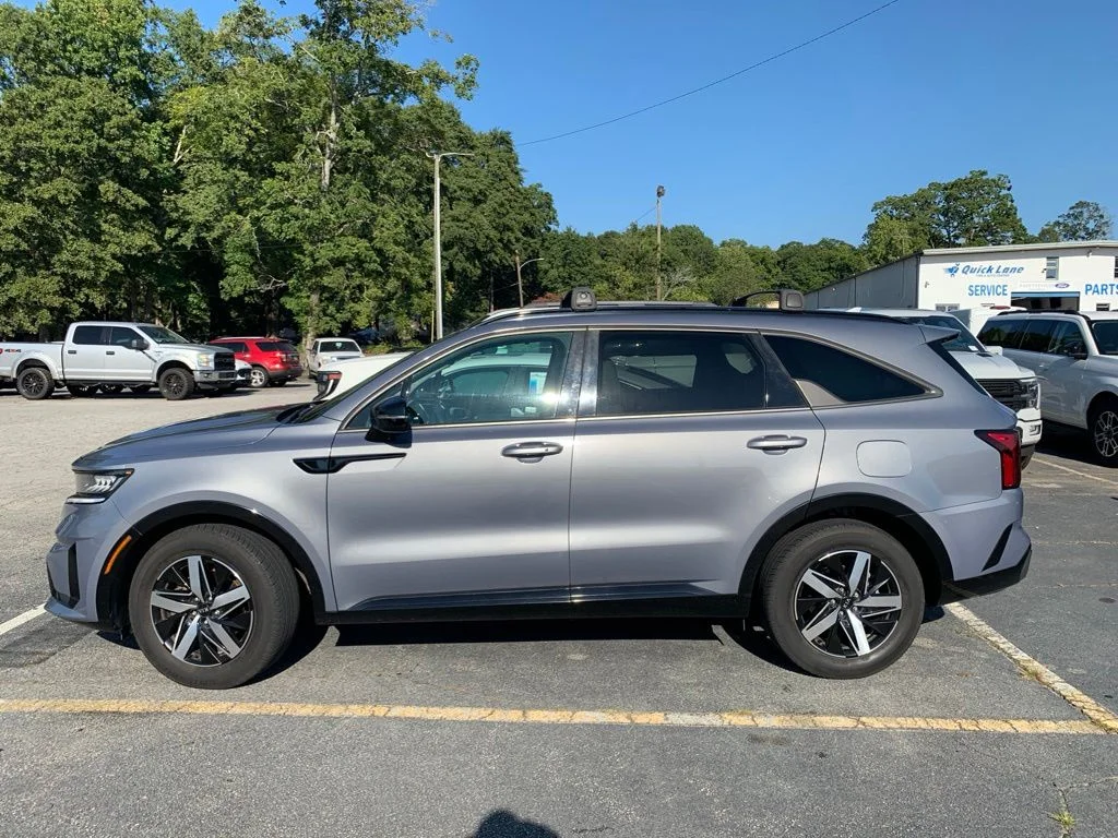 Used 2021 Silver Kia S image 2