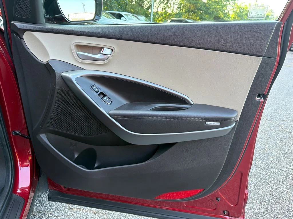 Used 2014 Red Hyundai Base image 14