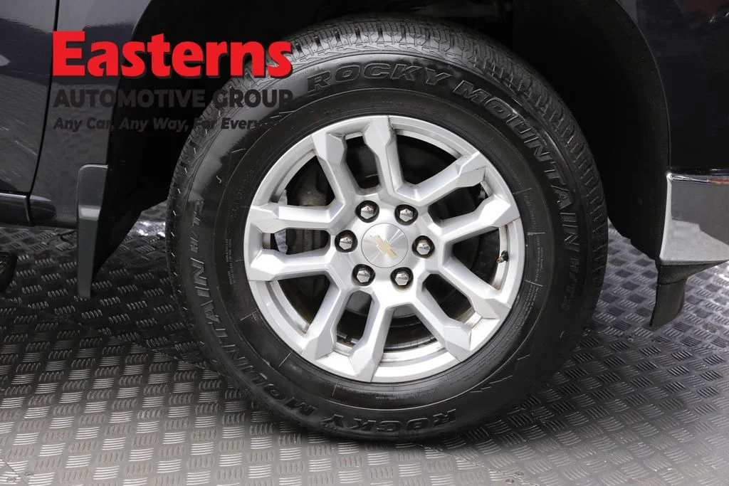 Used 2022 Gray Chevrolet LT image 31