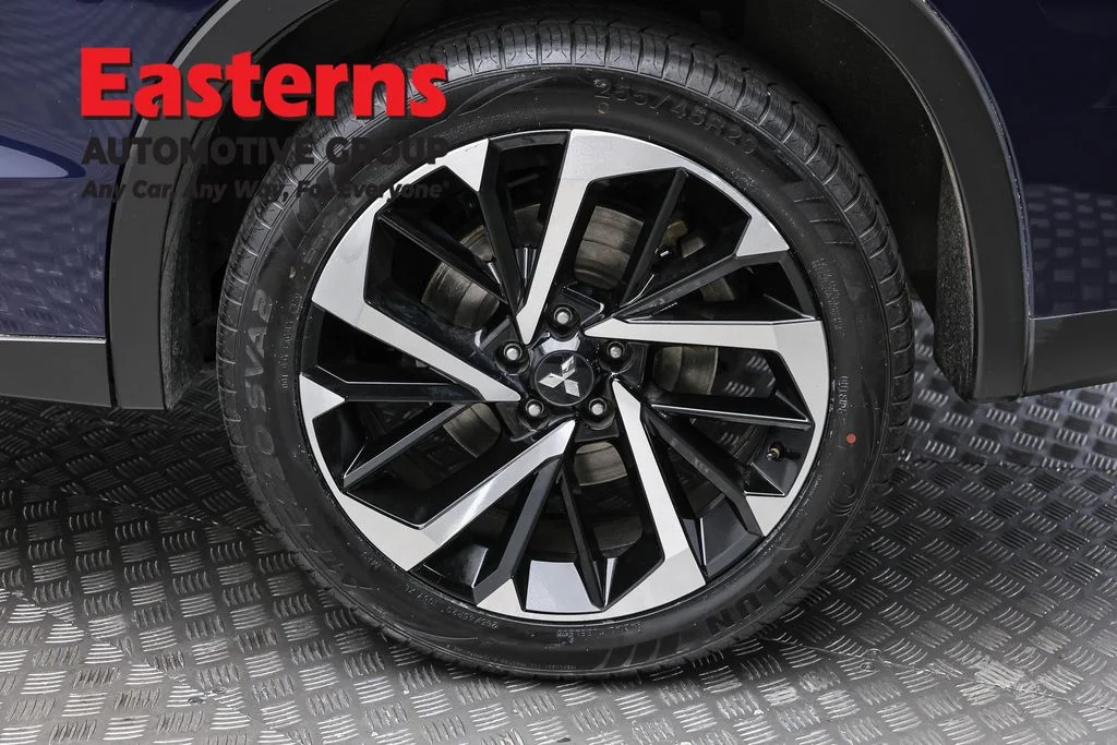 Used 2023 Blue Mitsubishi SE image 8