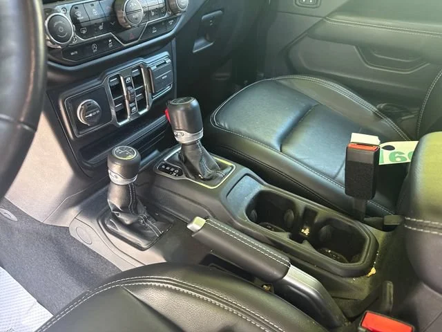 Used 2022 Black Clearcoat Jeep Overland image 21