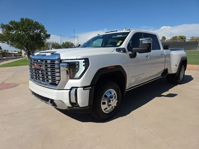 Used 2025 White GMC Denali image 3