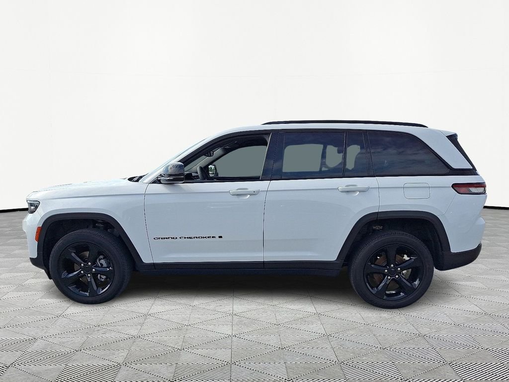 Used 2023 White Jeep Altitude X image 4