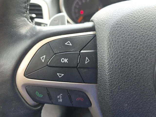Used 2017 Crystal Metallic Jeep Laredo image 15