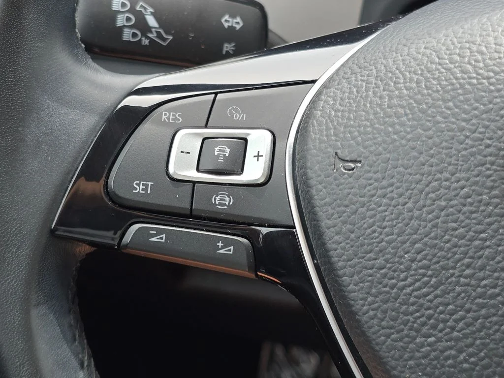 Used 2019 Silver Volkswagen SEL Premium image 12