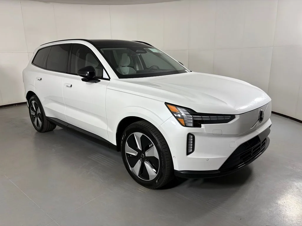 New 2026 Crystal White Volvo Plus image 2