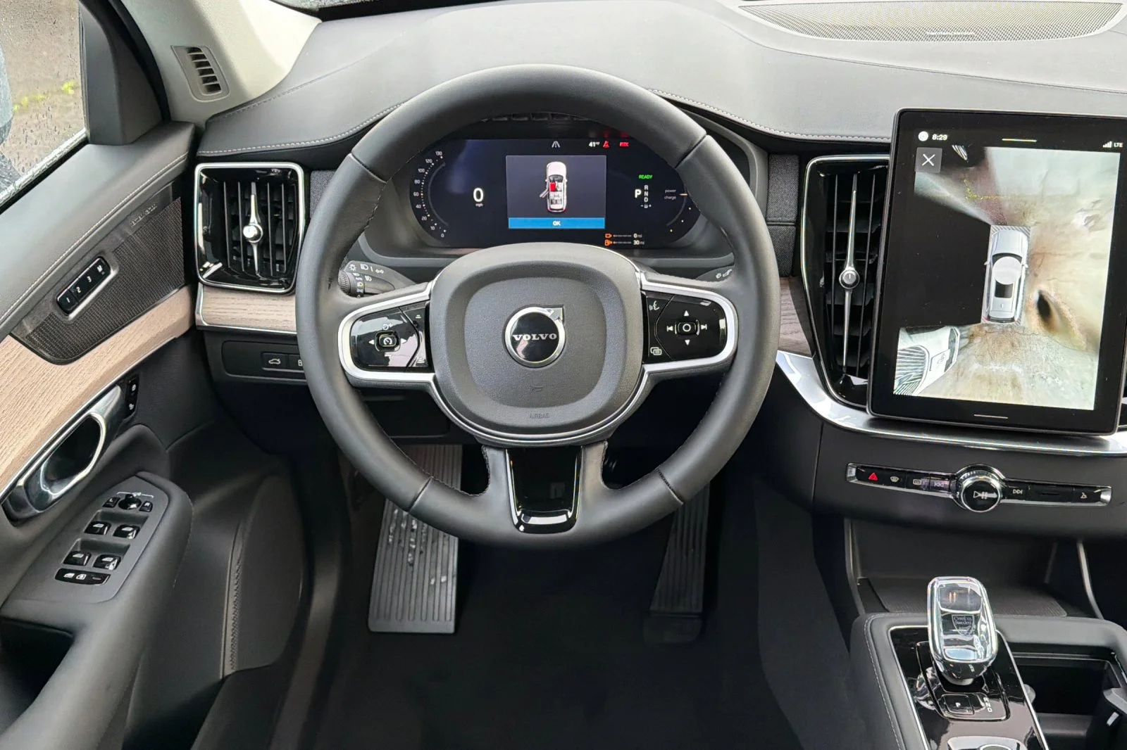 New 2026 VAPOUR GRAY Volvo Plus image 11