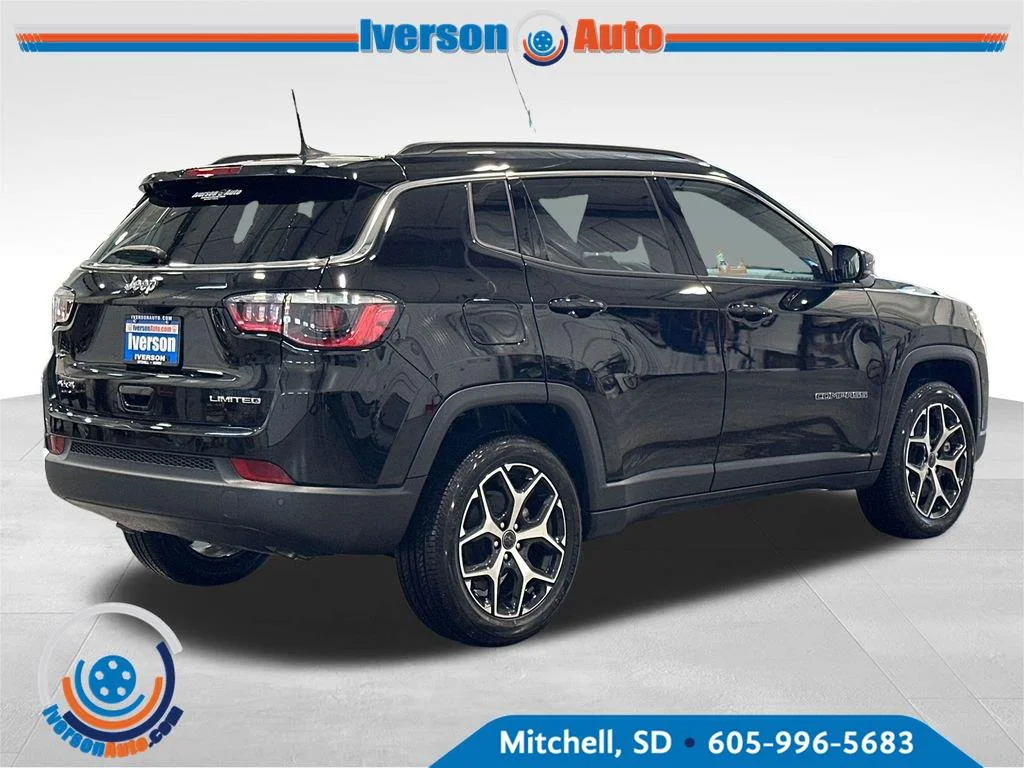 New 2026 Diamond Black Crystal Pearlcoat Jeep Limited image 7