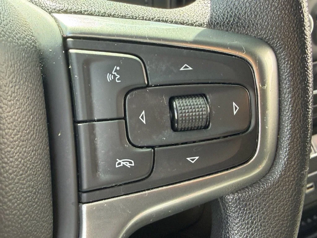 Used 2022 White Chevrolet LT image 24