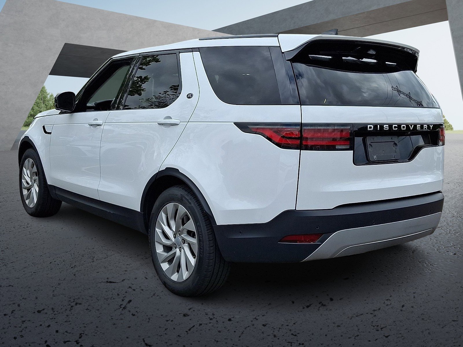 Used 2024 White Land Rover S image 3