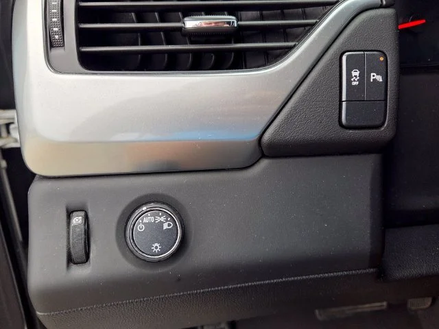 Used 2018 White Chevrolet LS image 29