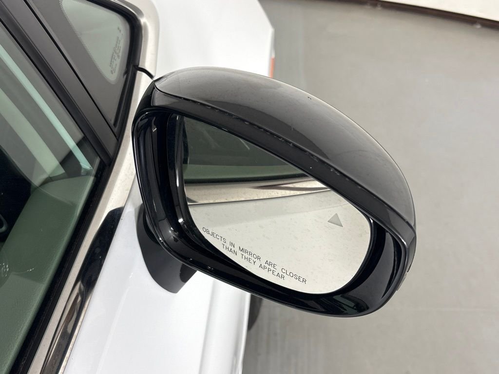 Used 2024 White Chrysler Touring L image 11