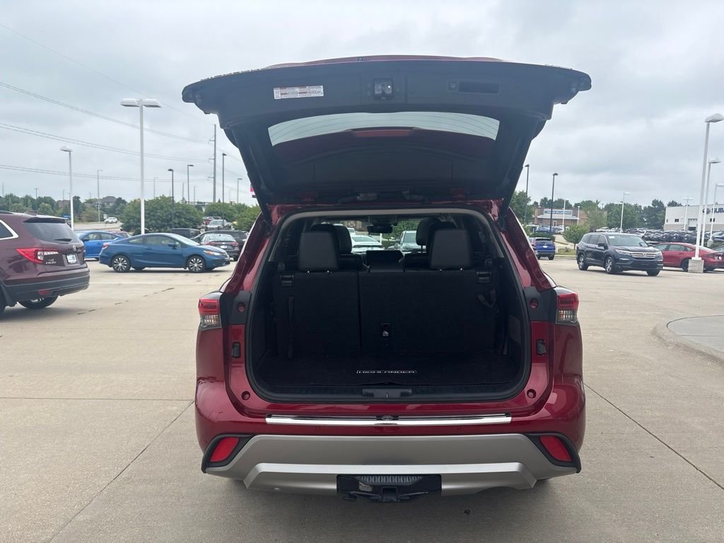Used 2020 Pearl Toyota Platinum image 43