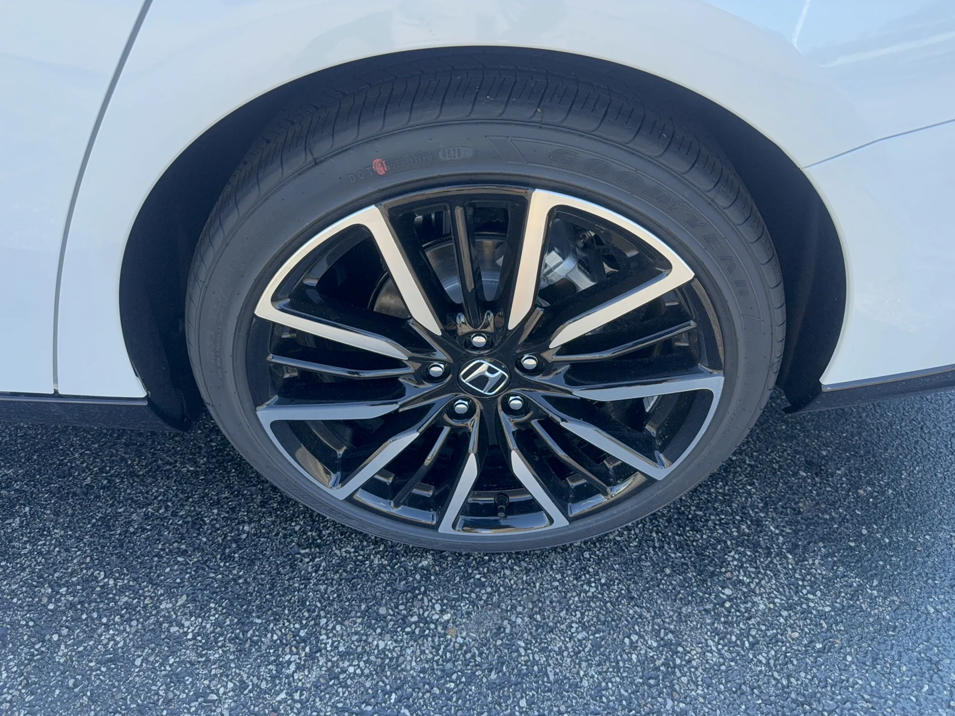 New 2026 Platinum White Pearl Honda Touring image 9