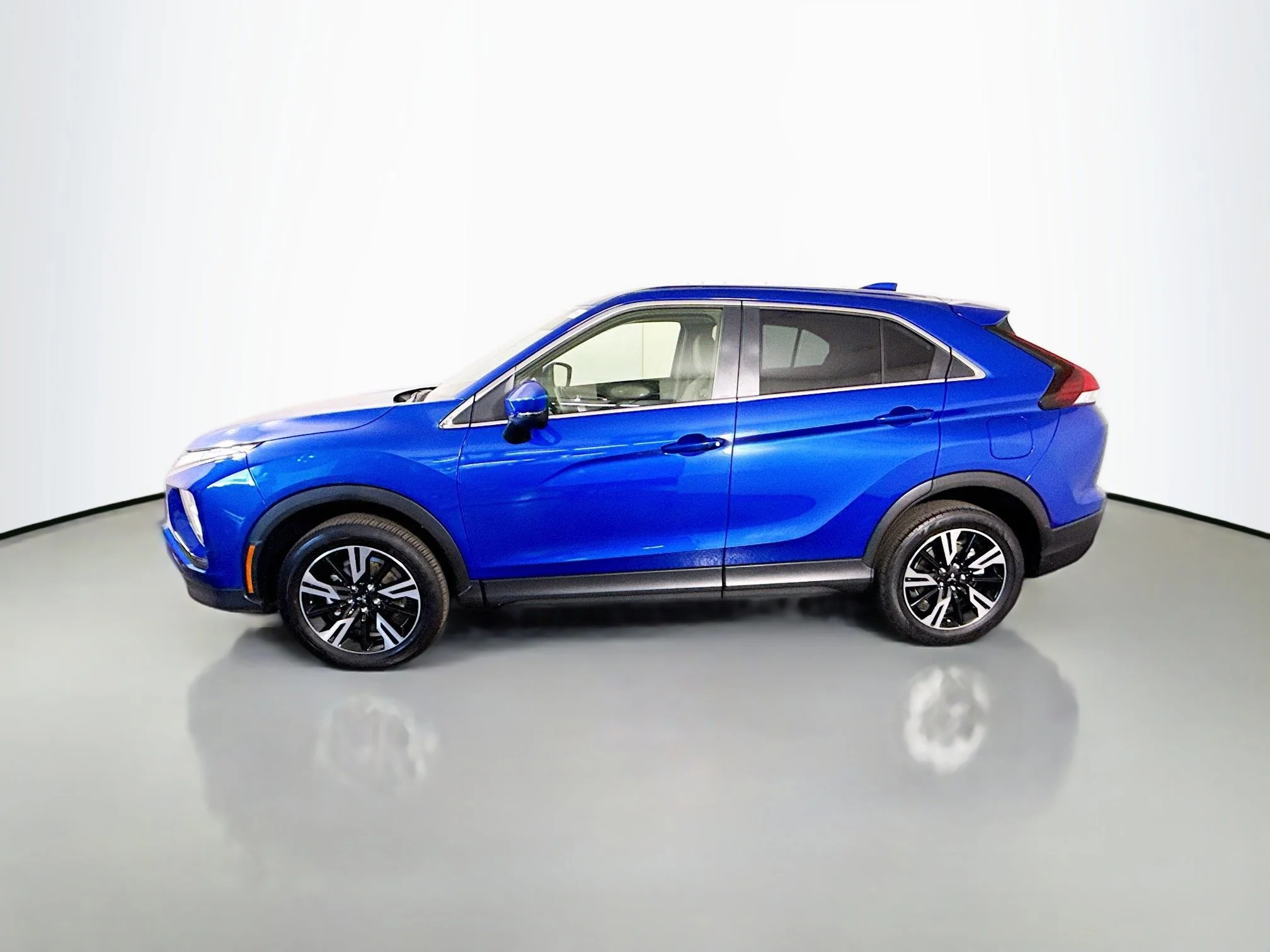 Used 2026 Lightning Blue Metallic Mitsubishi Black Edition image 4