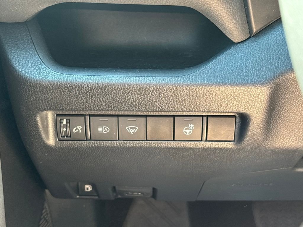 Used 2020 Black Toyota XLE image 21