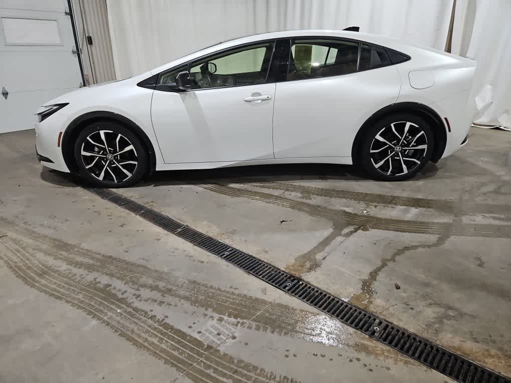 Used 2024 Wind Chill Pearl Toyota XSE image 3