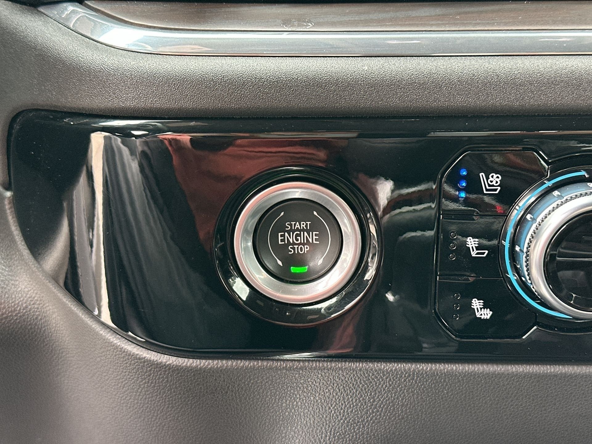 2023 GMC Sierra 1500 SLT - Photo 17
