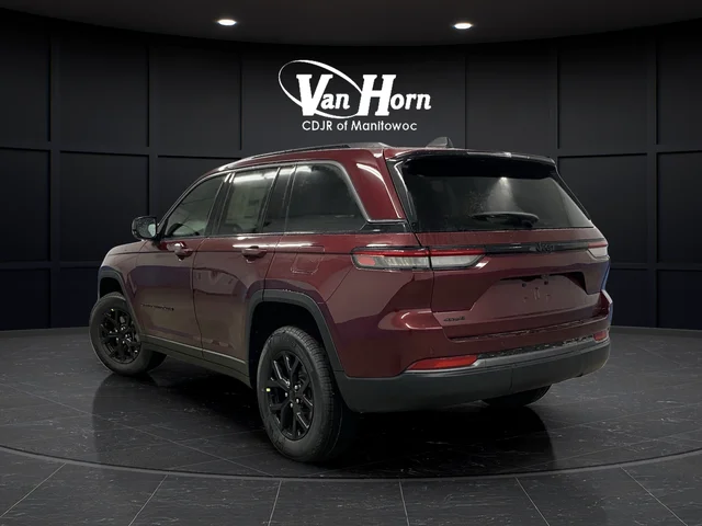 New 2026 Velvet Red Pearl-Coat Exterior Paint Jeep Altitude image 3