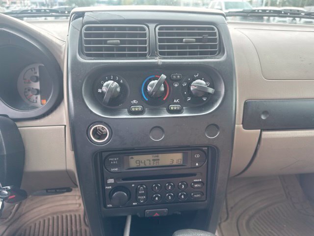 Used 2004 White Nissan XE image 16