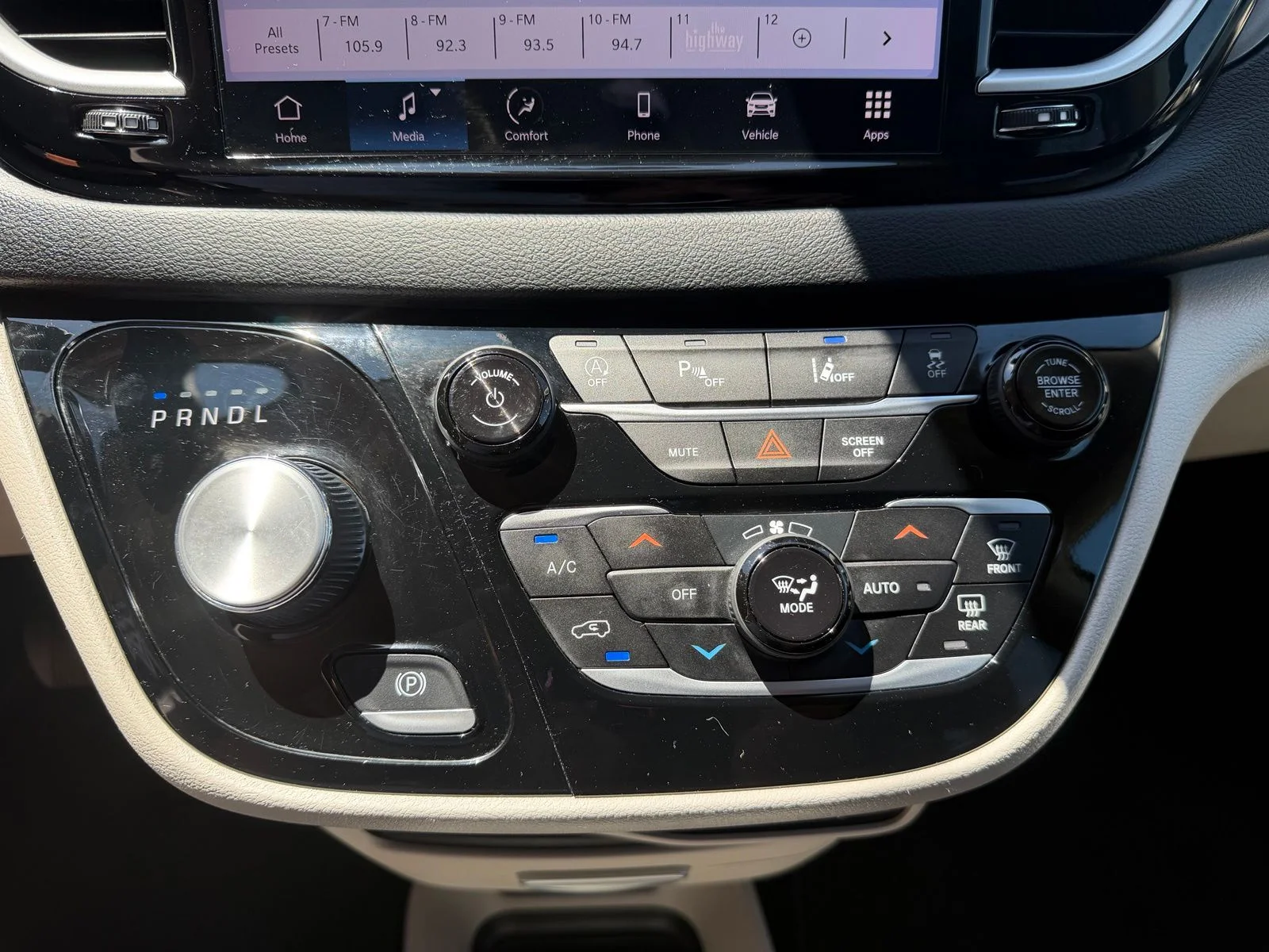 Used 2023 Black Chrysler Touring L image 20