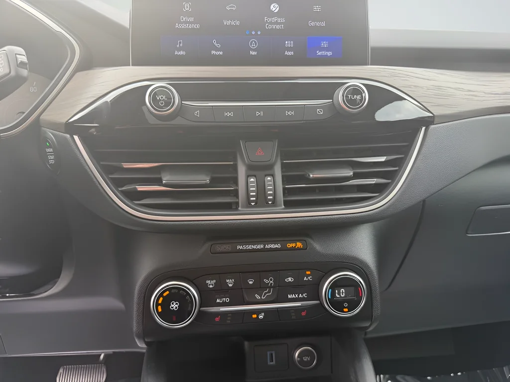 Used 2020 Blue Ford SEL image 16