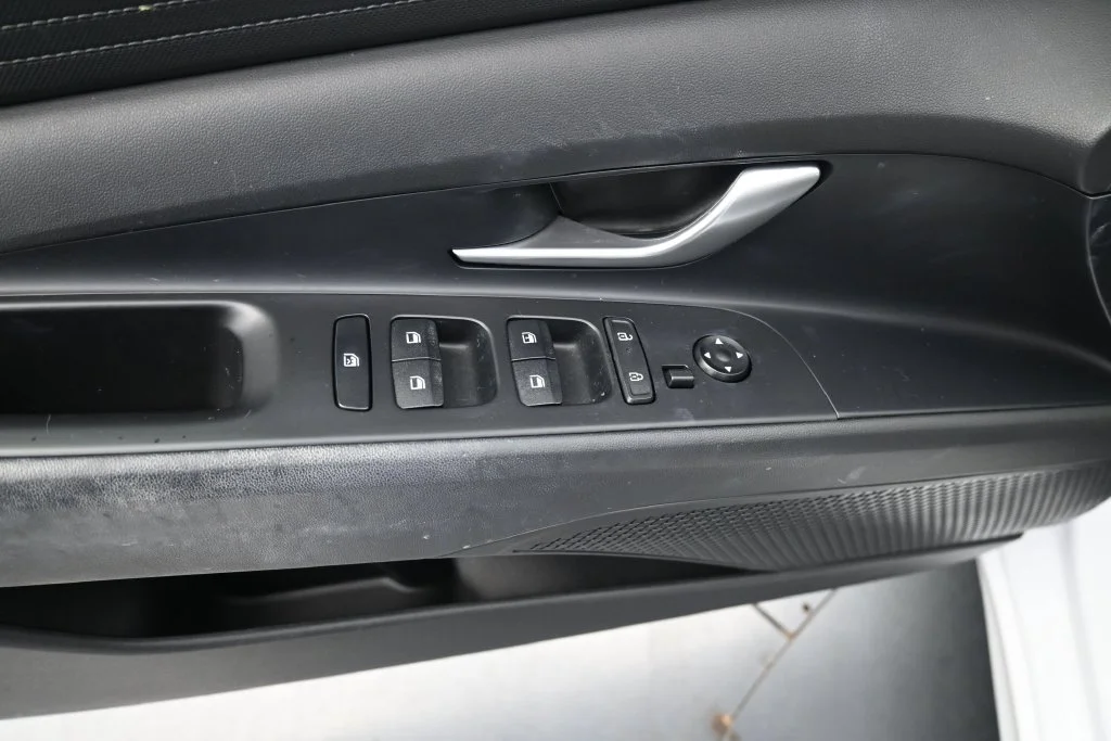 Used 2024 White Hyundai SE image 19