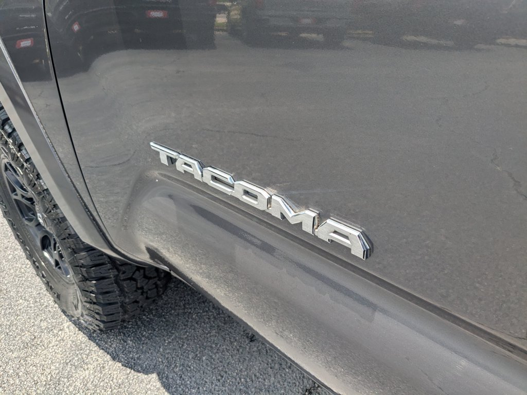 Used 2022  Toyota SR image 27