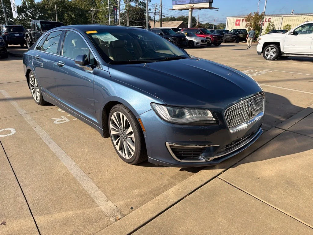 Used 2019 Blue Lincoln Reserve image 2
