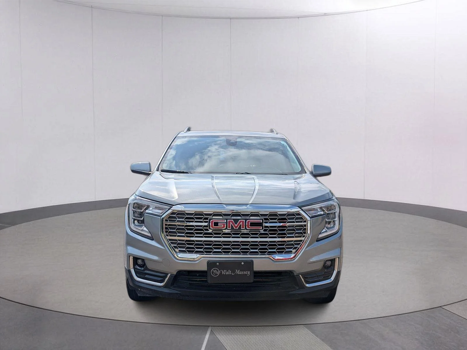 Used 2024 Sterling Metallic GMC SLT image 8