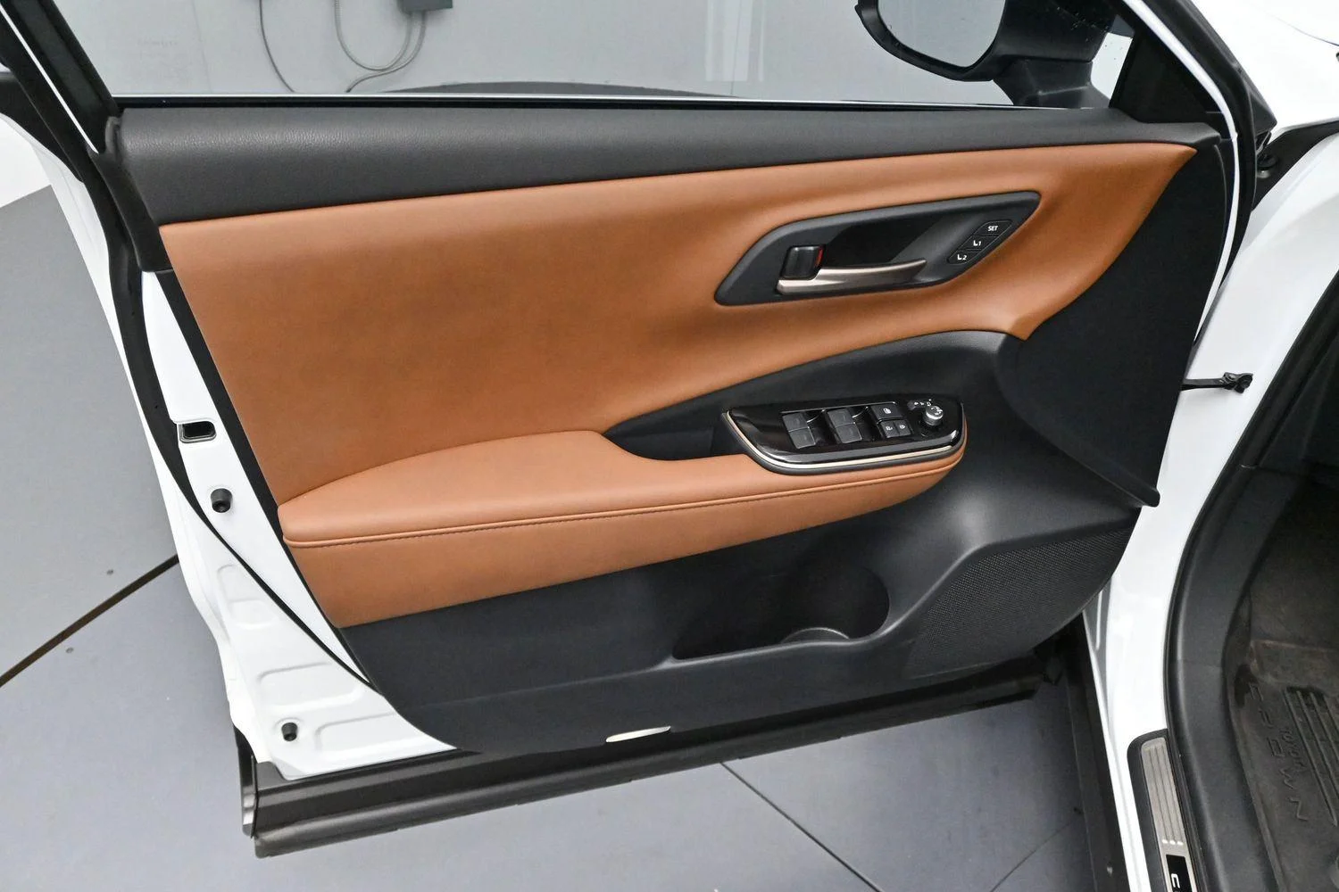Used 2025  Toyota XLE image 9