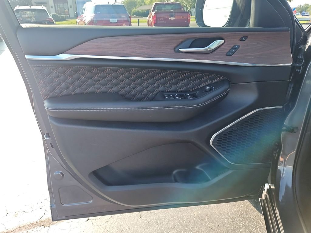 Used 2025 Gray Jeep Summit image 12
