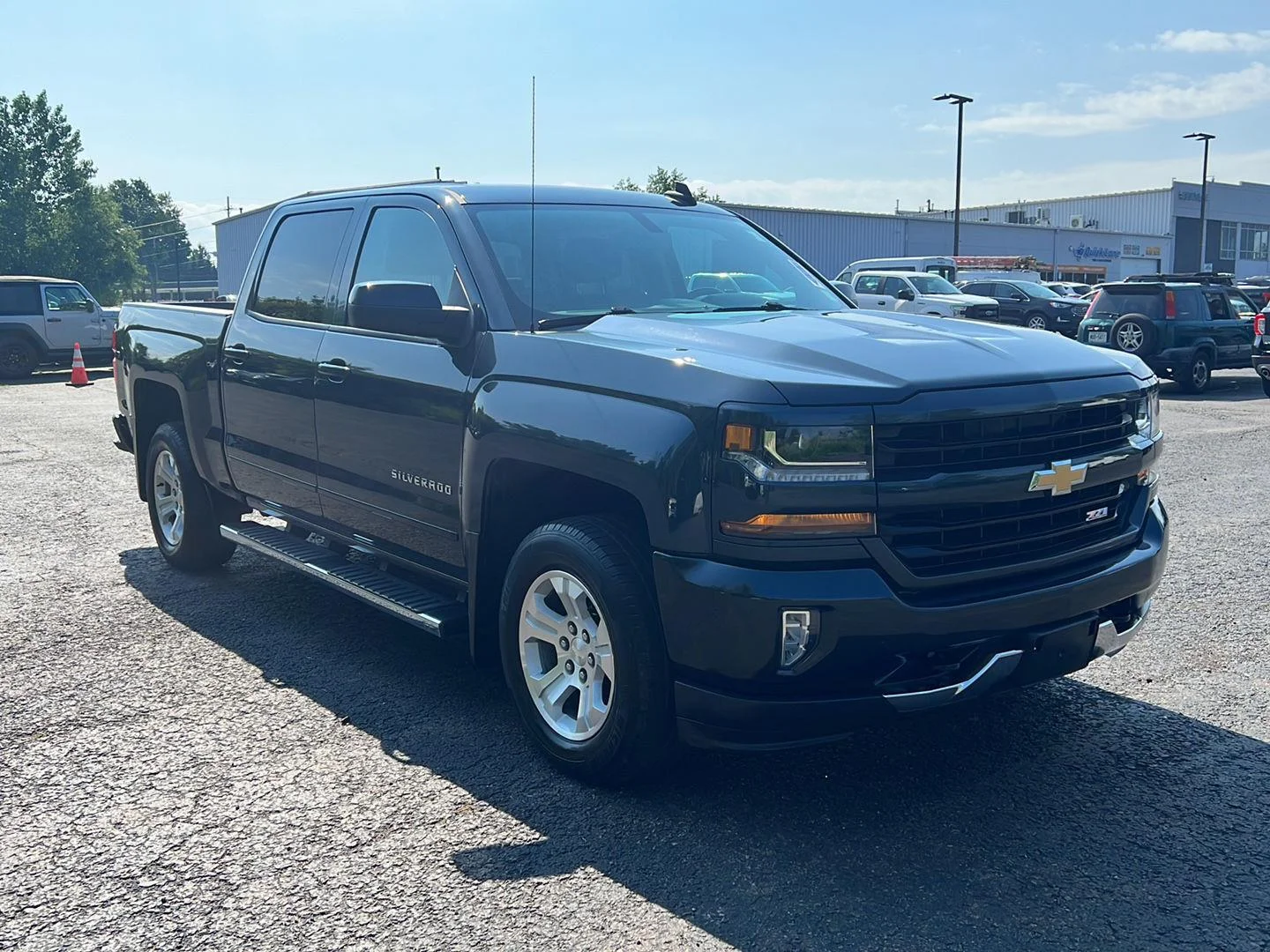 Used 2018 Graphite Metallic Chevrolet LT image 19