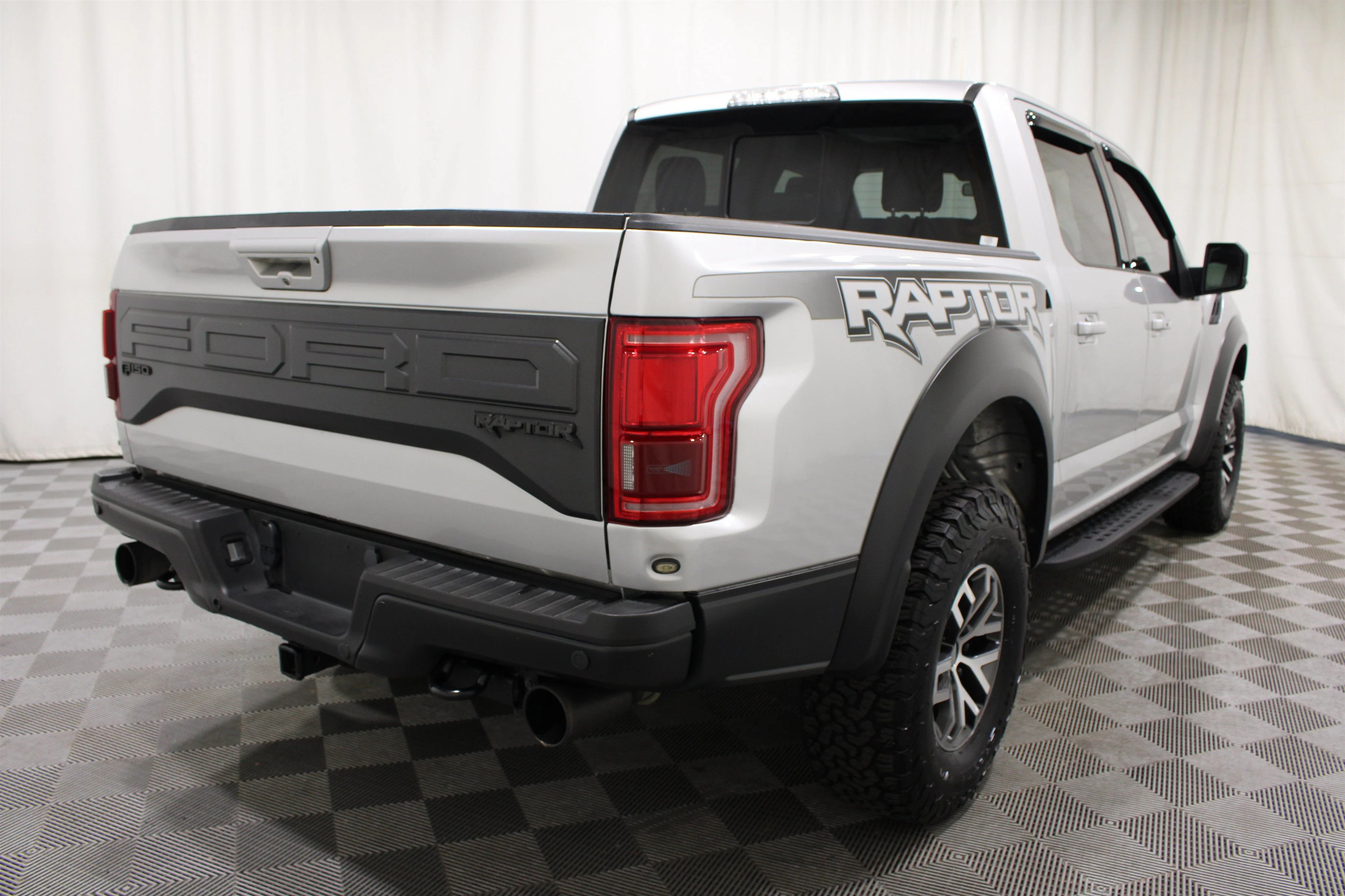 2017 Ford F-150 Raptor - Photo 31