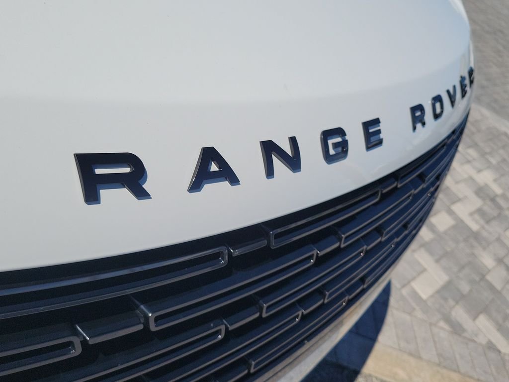 New 2027 Fuji White Land Rover SE image 9