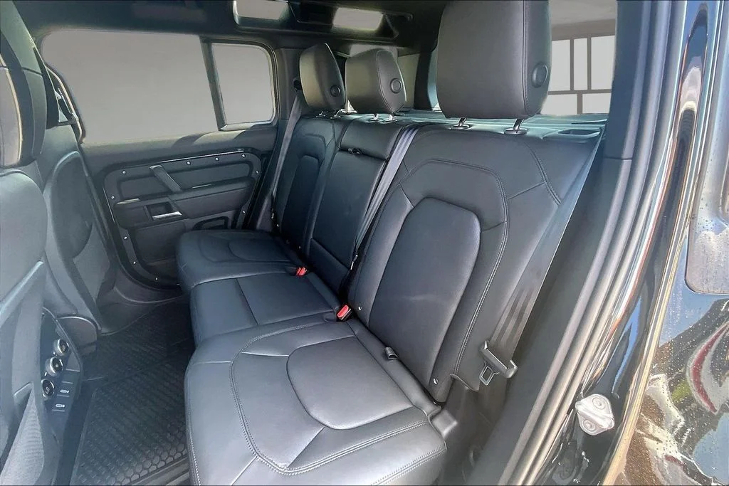 New 2026 Black Land Rover X-Dynamic SE image 10
