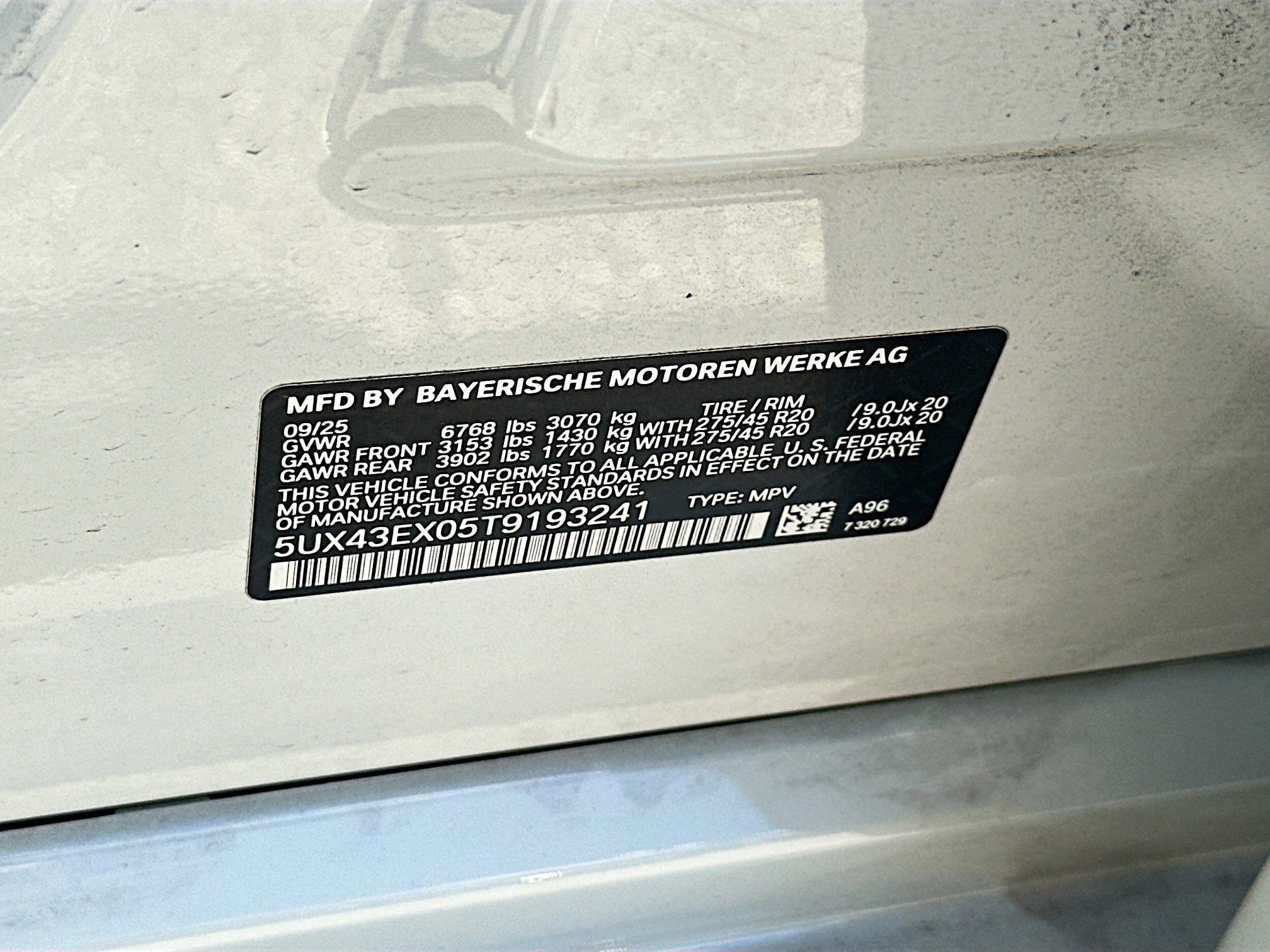 Used 2026 White Metallic BMW M60i image 30