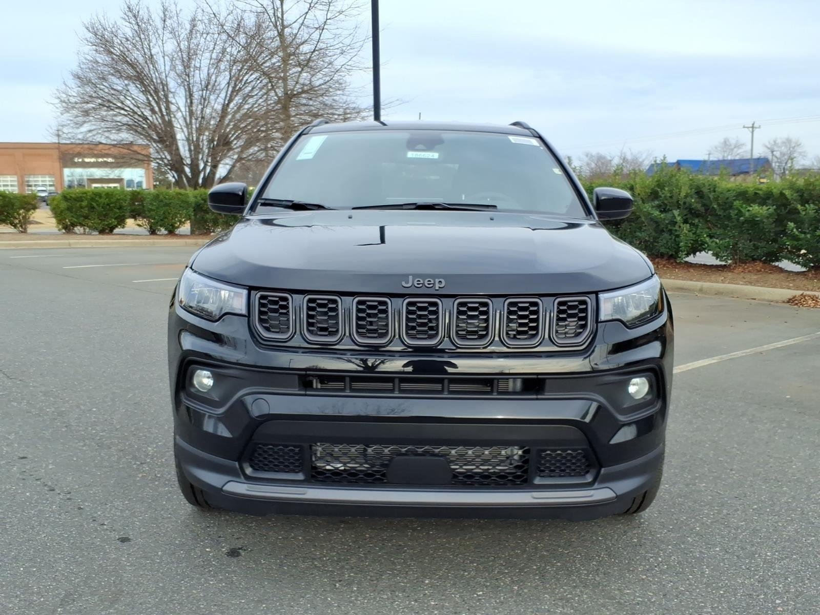 New 2026 Diamond Black Crystal Pearl-Coat Exterior Paint Jeep Latitude Altitude image 2