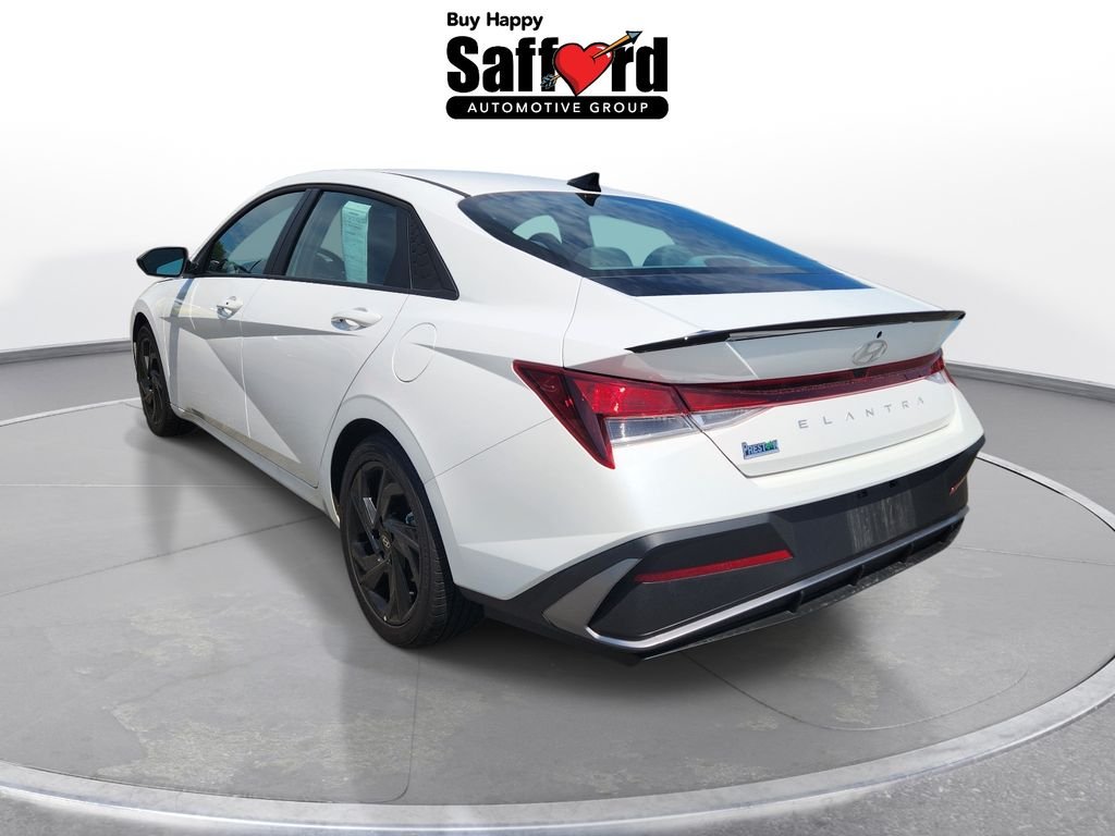 Used 2026 White Hyundai SEL Sport image 9