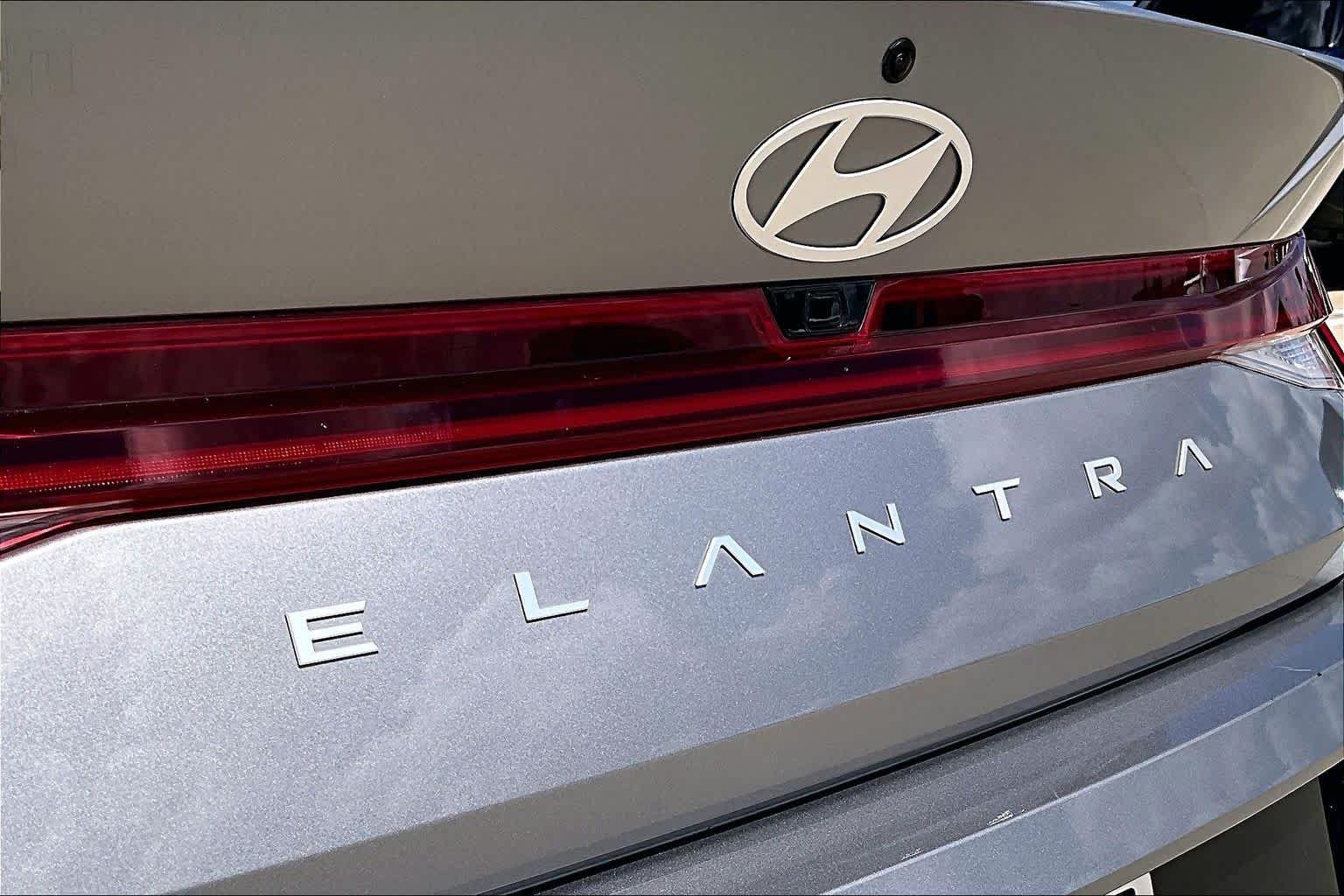 Used 2024 Fluid Metal Hyundai SEL image 30
