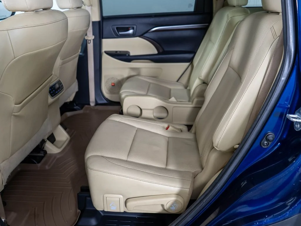 Used 2015 Blue Toyota Limited Platinum V6 image 11
